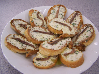 Crostini de Anchoas Marroquíes con Queso Ricotta